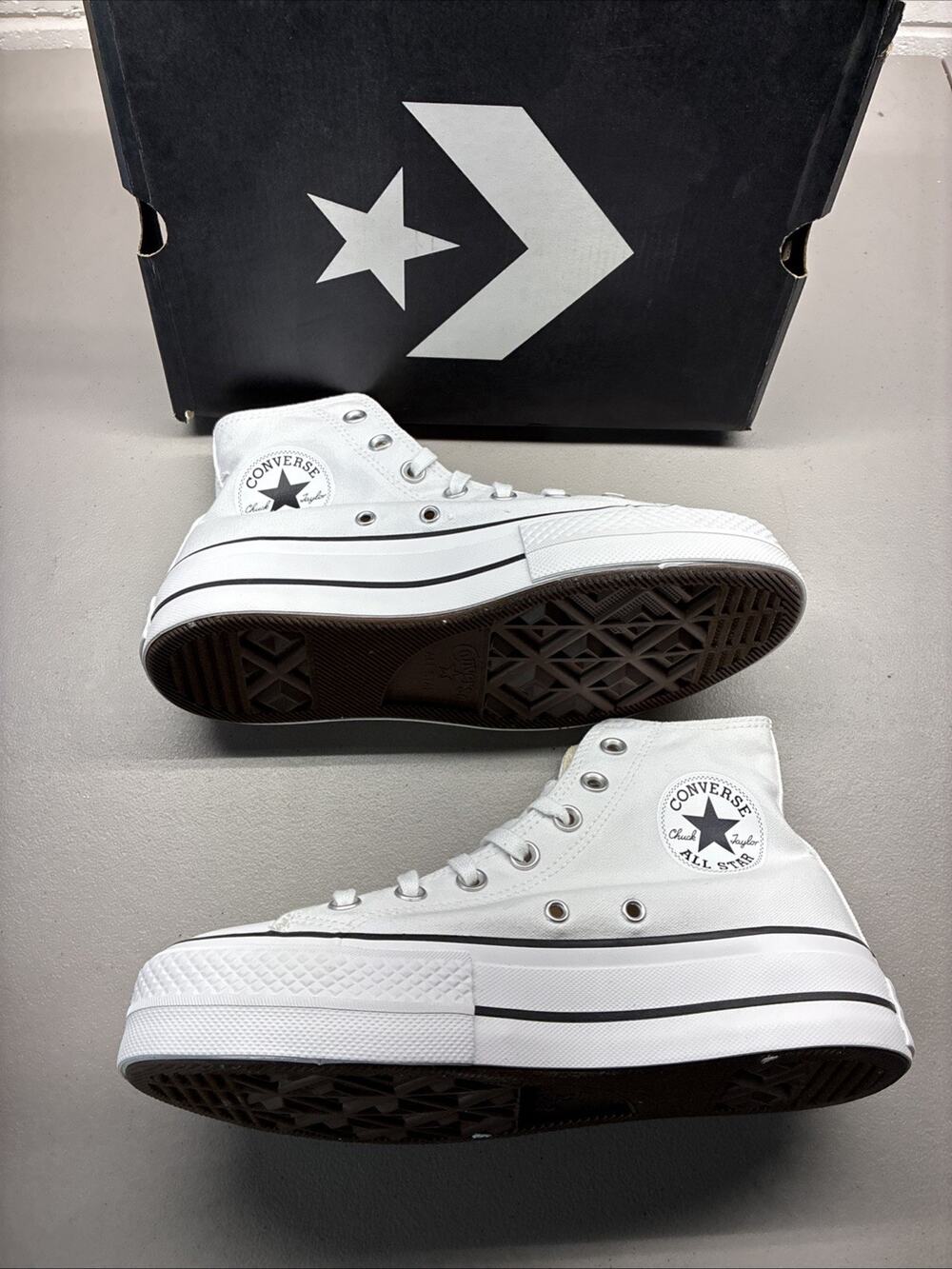New Converse Chuck Taylor All Star Hi Platform White Black Woman’s Size 8.5